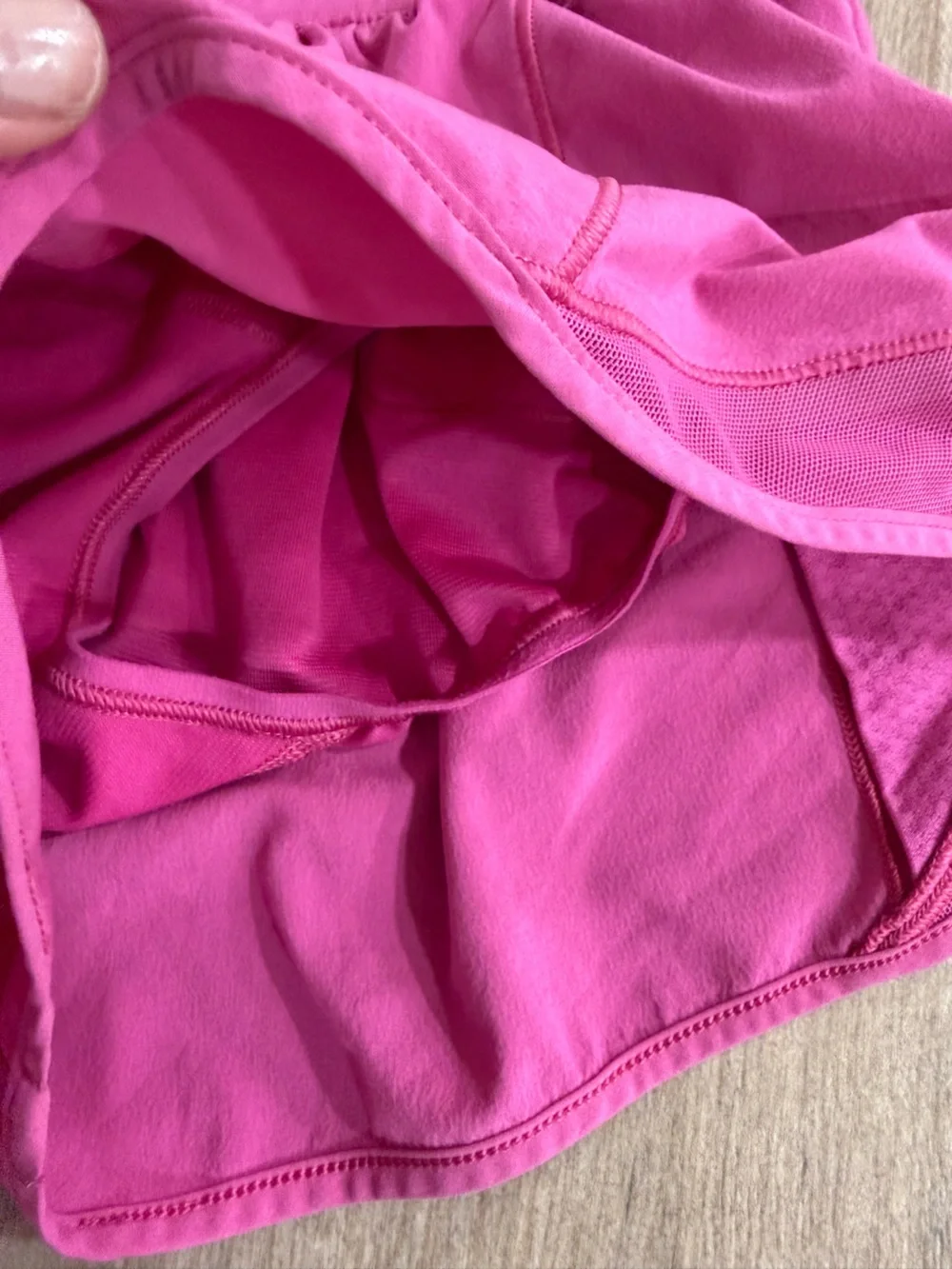 Lululemon Hotty Hot High-Rise 2.5" Lined Workout Running Shorts Bright Pink 2 - Picture 7 of 9